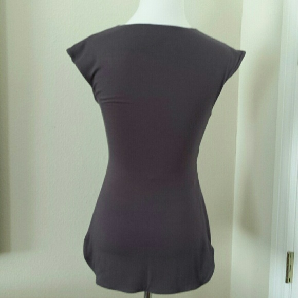 Sexy fitted slate/purple Jagger top w medallion - Picture 3 of 4