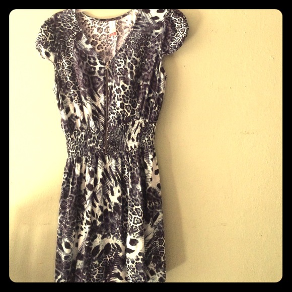 Black and gray leopard print