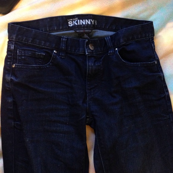 New York & Company dark wash low-rise skinny jeans