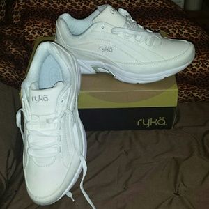 NIB Ryka tennis shoe