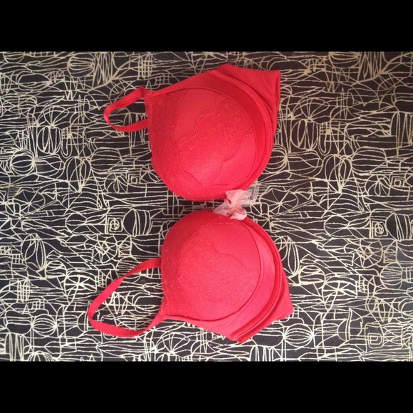 Victoria Secret bombshell plunge bra 36c