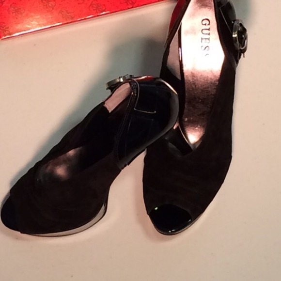 Guess Platform Suede and Patent Heel - Picture 4 of 4
