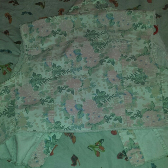 Vest - Picture 3 of 3