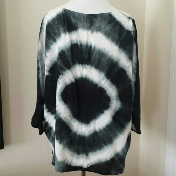Blk/wh tie dye top - Picture 2 of 3