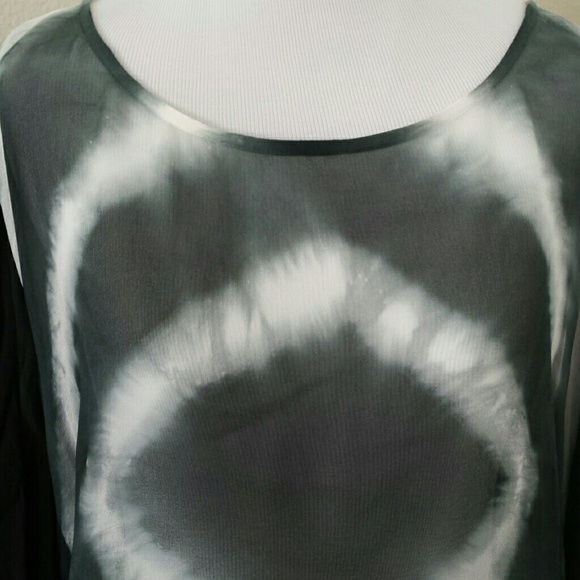 Blk/wh tie dye top - Picture 3 of 3