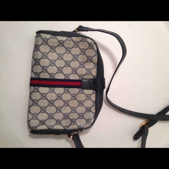 FINAL MARKDOWN Vintage Gucci cross body - Picture 2 of 4
