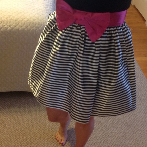 Dresses & Skirts - More Than 3 Stripes...& You're In!