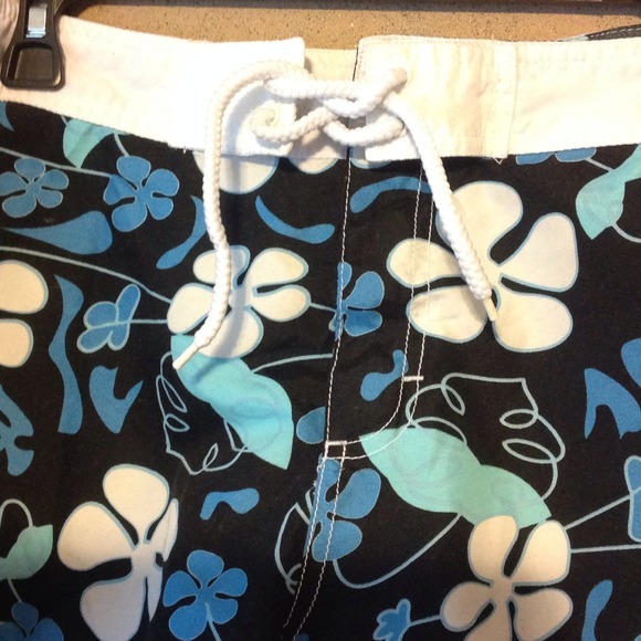 Hawaiian Print Velcro Drawstring a Shorts - Picture 4 of 4