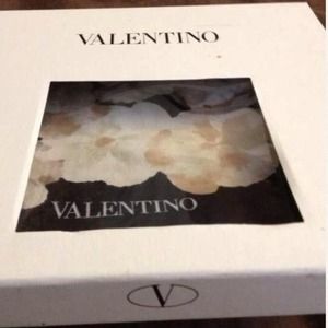 ✨Authentic✨Valentino Scarf