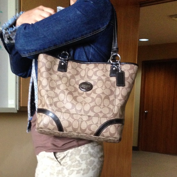 ⛔️SOLD⛔️Coach authentic handbag Brown - Picture 2 of 4