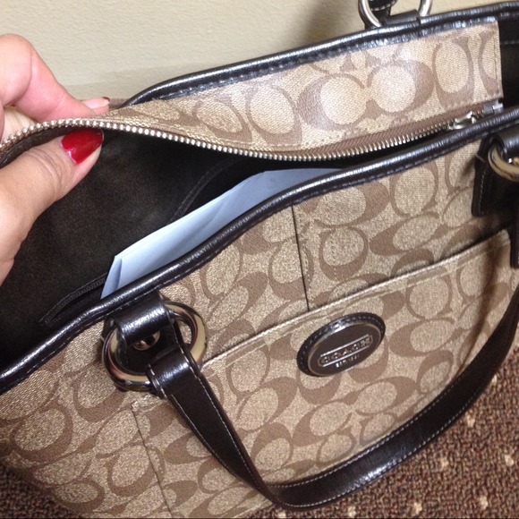 ⛔️SOLD⛔️Coach authentic handbag Brown - Picture 4 of 4