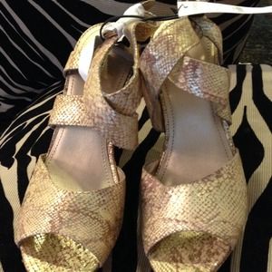 New Express w/ tag gold animal print wedge sandal