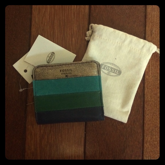 Never used, with tags Fossil coin pouch wallet