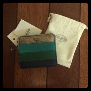 Never used, with tags Fossil coin pouch wallet