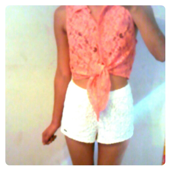 ❌SOLD❌Melon color lace crop top