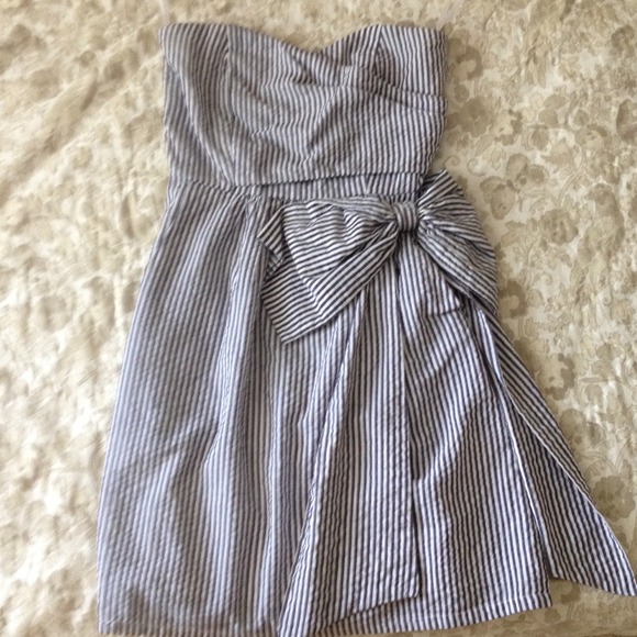 Sweetheart neck seersucker bow dress!