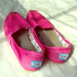 Hot Pink TOMS 💗