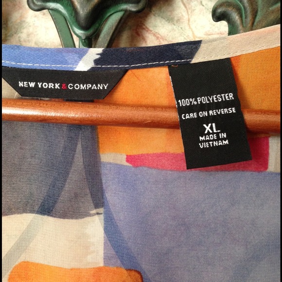 ππ Sheer Printed Top - Picture 3 of 3