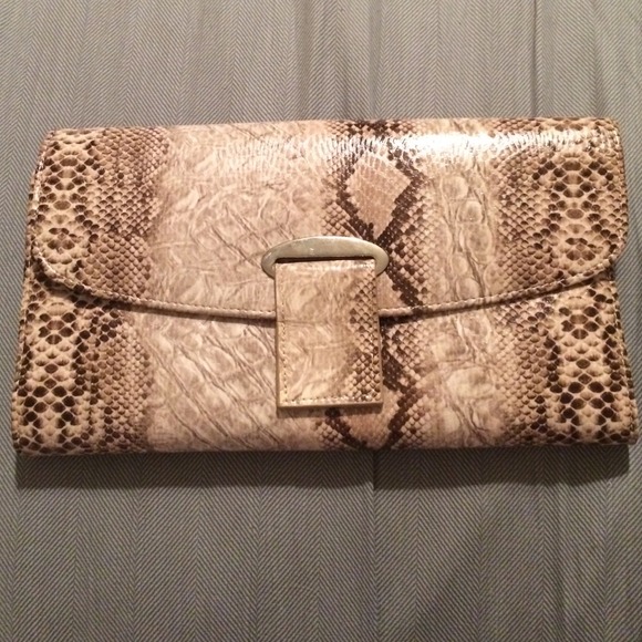 📛Sold📛Faux Snakeskin Clutch