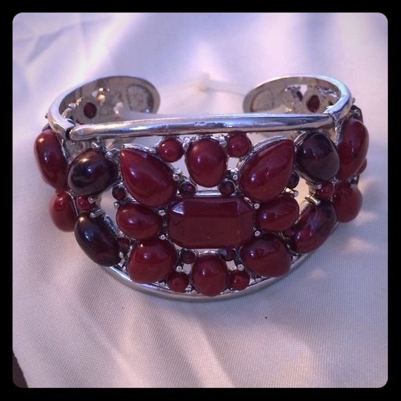 NWOT red stone/silver cuff bracelet