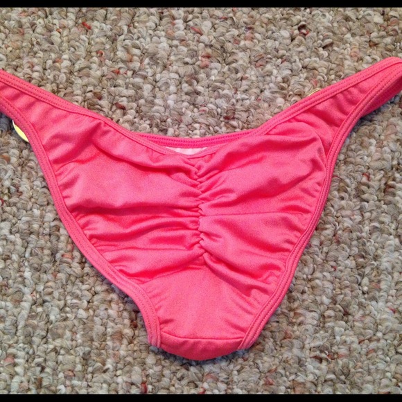 Custom bikini - Picture 3 of 4