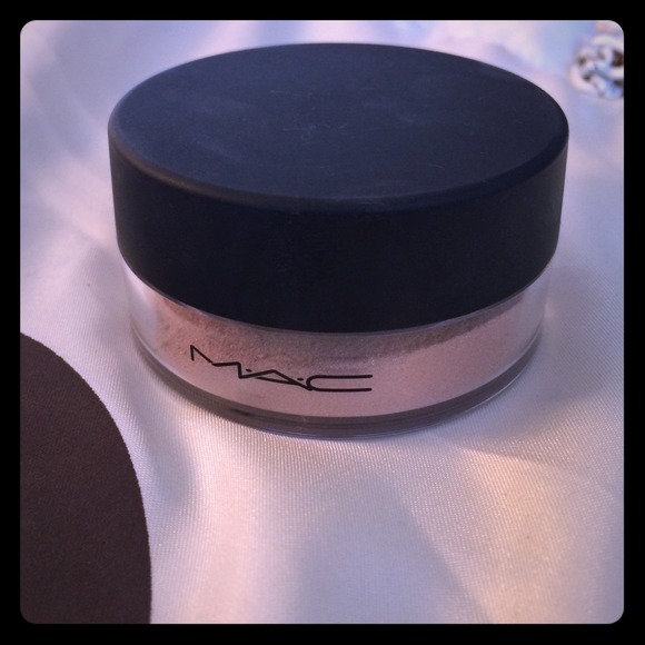Mac honey rose powder never been used