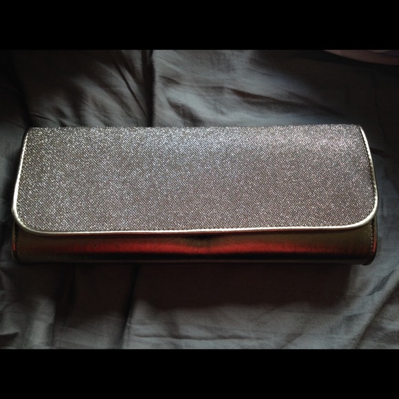 Aldo Clutch!