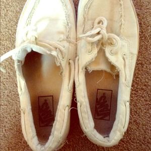 Cute cream colored vans 💕