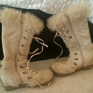 Boots with fur
