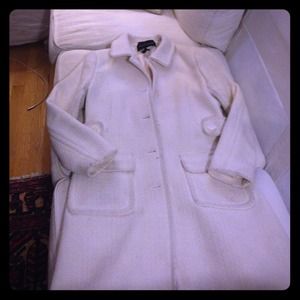 White wool coat with front pockets