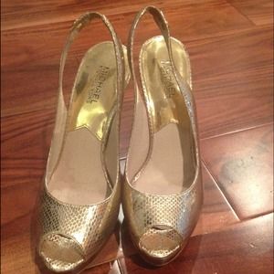 Michael kors gold heels