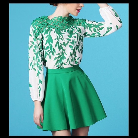 Tops - 🎃HALLOWEEN SALE!🎃 Semi-Sheer Green Leaf Top!