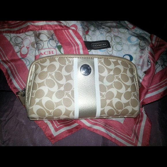 SOLD...Coach make up bag - Picture 1 of 3