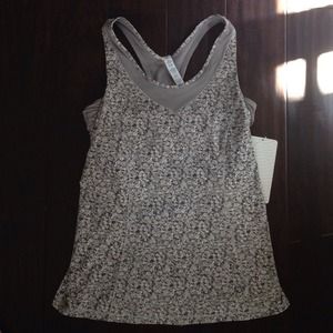 Lululemon bundle two tanks