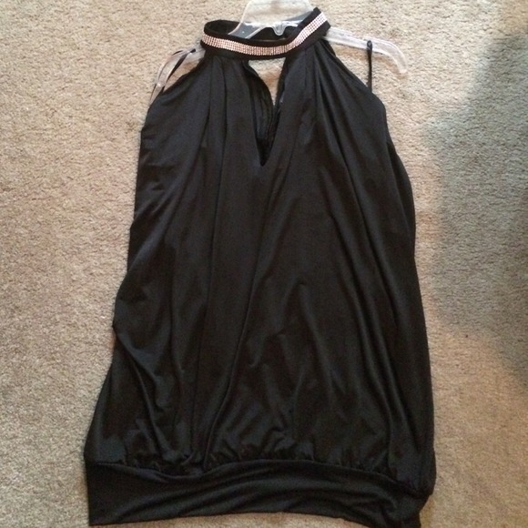 Cute black top - Picture 2 of 4