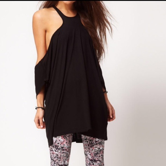Tops - 🎊HOST PICK 3X!🎊Sexy Batwing Open Shoulder Top!