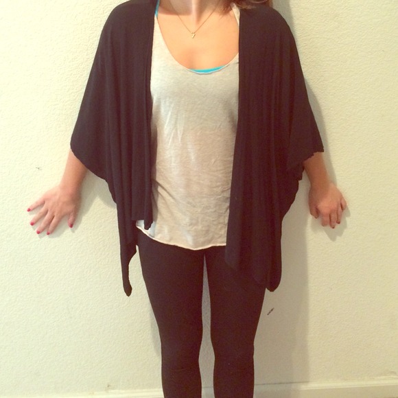 BRANDY MELVILLE TRENDY BLACK KIMONO