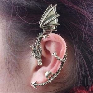Dragon design ear clip for lady.