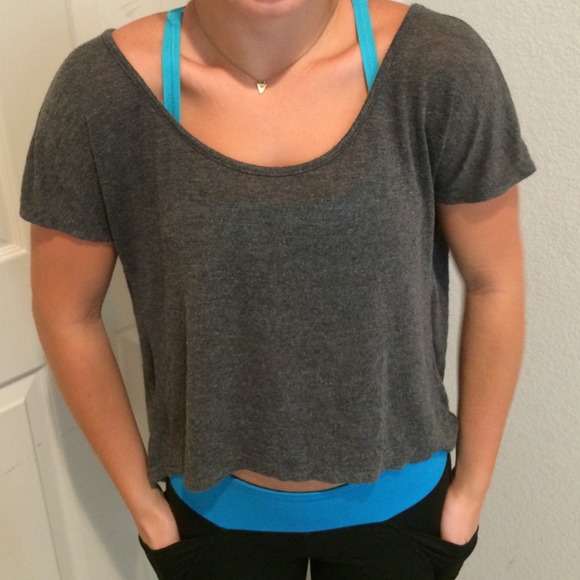 BRANDY MELVILLE OPEN BACK CROP TOP