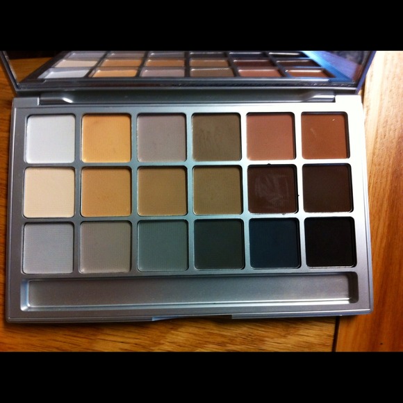 ~RESERVED~ Kryolan 18 Shadows Variety Palette