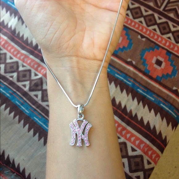 ****TRADED****New York Yankees rhinestone necklace