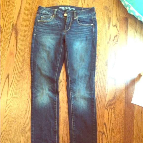 BUNDLE TWO FOR THE PRICE OF ONE AE Denims size 4