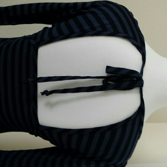 Reduced! Guess Long Sleeve Open Back Top - Picture 4 of 4