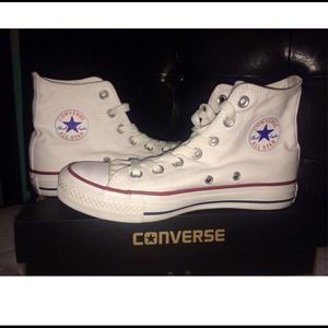 Women's Size 6 White Chucks With Red Lining