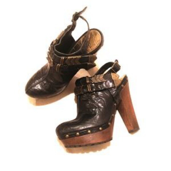 Sexy leather clog