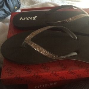 Reef flip flops 2 pair never worn rise gold