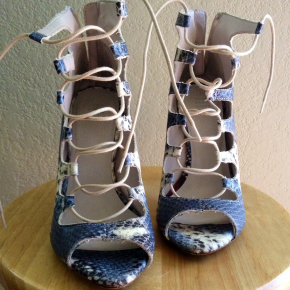 Zara Shoes - ⌛️😱PRICE DROP😱⏳Zara snakeskin lace up heels