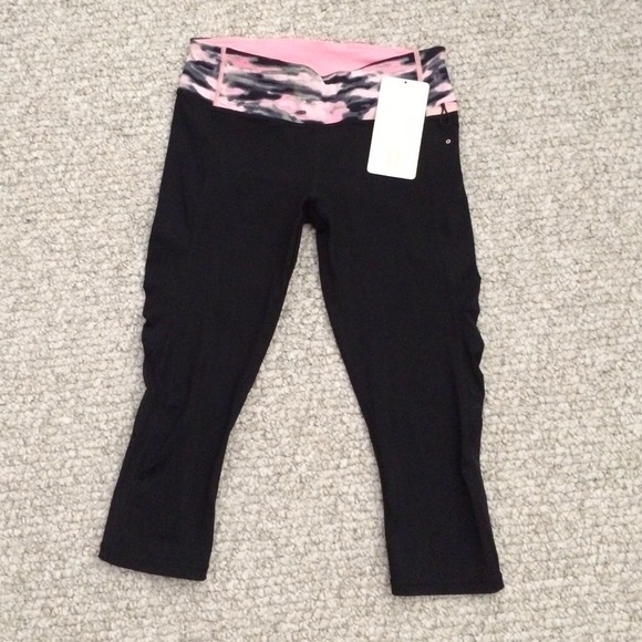 Lululemon water bound crop