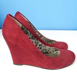 Dark burgundy red suede closed toe wedges