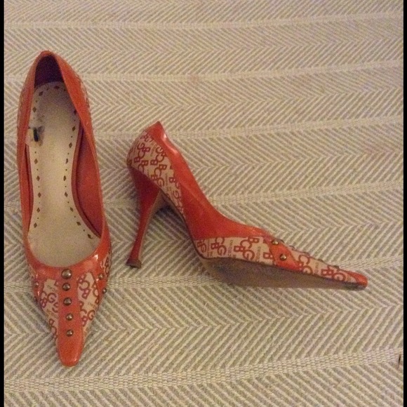 BCBG signature heels - Picture 2 of 2